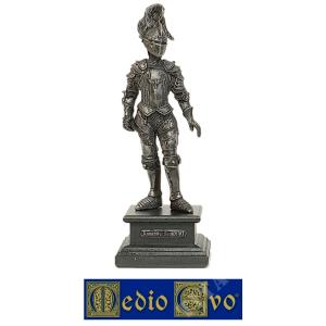 SMALL WARRIOR STATUETTE WITH MACE 16th CENTURY MIDDLE AGES (37/PM.01)