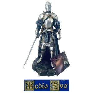 MIDDLE AGES BLUE AND SILVER KNIGHT STATUETTE (534/P.01)